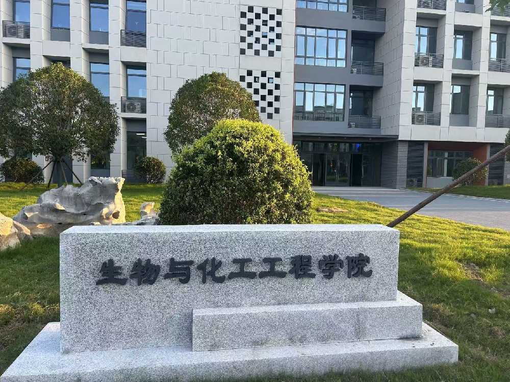 茄子河区扬州职业大学体育场高杆灯项目